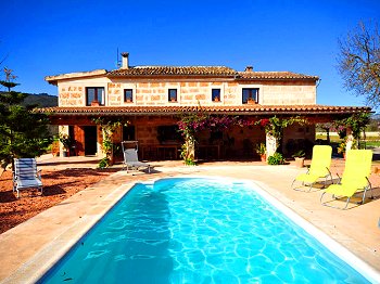 Ferienhaus mit Pool für 8-10 Personen Ferienhaus mit Pool für 8-10 Personen