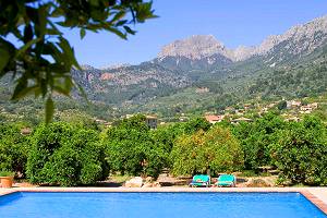 Mallorca Pool mit herrlichem Blick auf die Berge