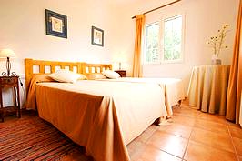 Schlafzimmer mit Doppelbett Schlafzimmer mit Doppelbett