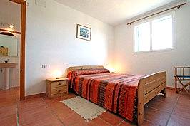 Schlafzimmer mit Doppelbett