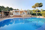 Strandnahes Ferienhaus mit Pool am Meer