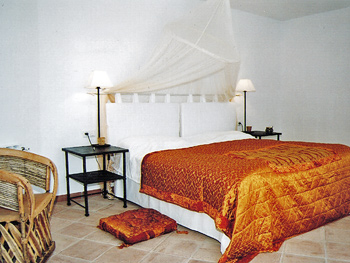 Schlafzimmer mit Doppelbett