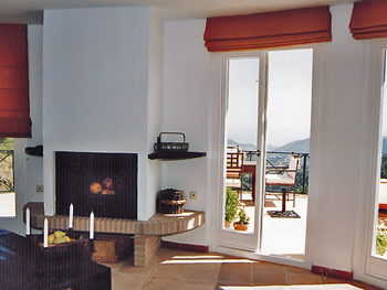 Wohnzimmer mit Kamin