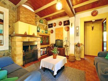 Wohnraum mit Kamin Wohnraum mit Kamin