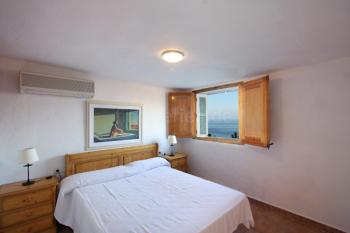 Schlafzimmer mit Doppelbett