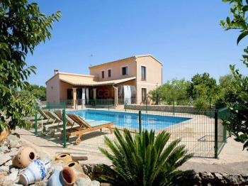 Ferienhaus mit eingezäuntem Pool