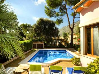 Pool und Sonnenterrasse Pool und Sonnenterrasse