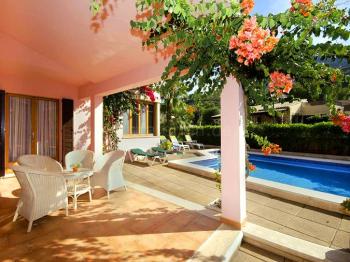 Terrasse und Pool Terrasse und Pool