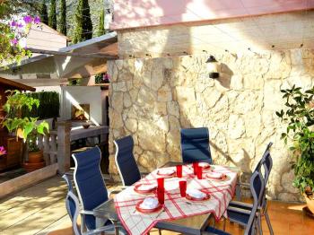 Terrasse und Grillecke Terrasse und Grillecke