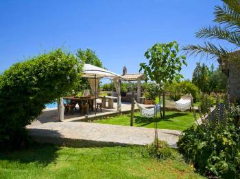 Pool, Garten und Sonnenterrasse