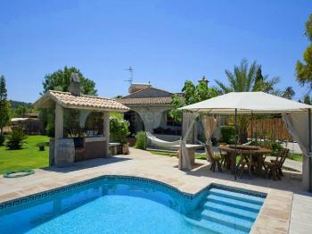 Finca mit Pool und Garten