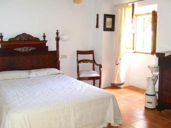 Schlafzimmer mit Doppelbett