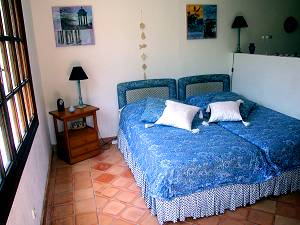 Schlafzimmer mit 2 Einzelbetten