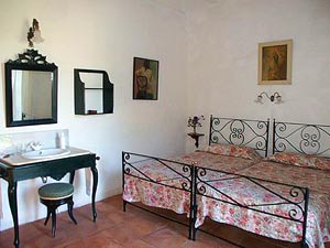 Ein Doppelzimmer in der Finca auf Menorca