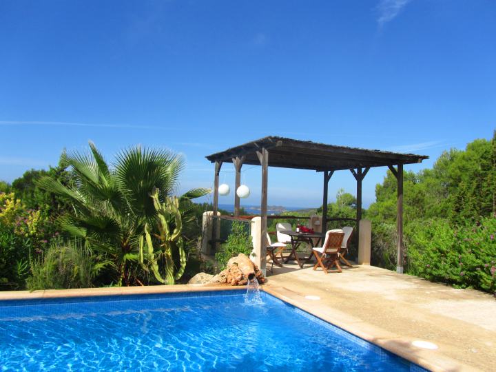 Freistehendes Ferienhaus mit Pool und Meerblick — Ferienhaus