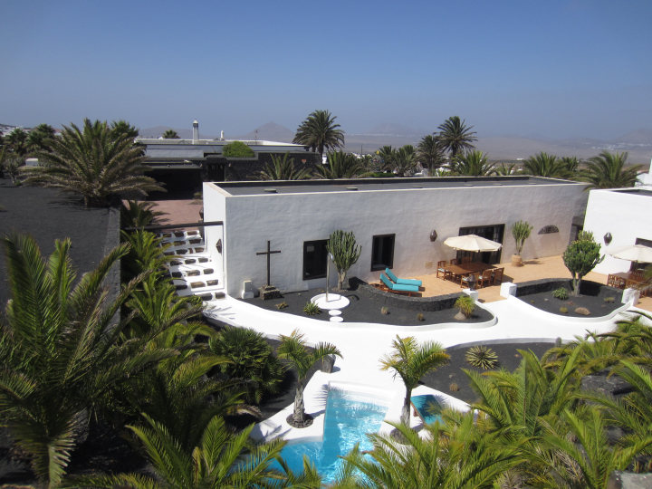 Exklusives Ferienhaus mit Pool und schönem Garten — Ferienhaus