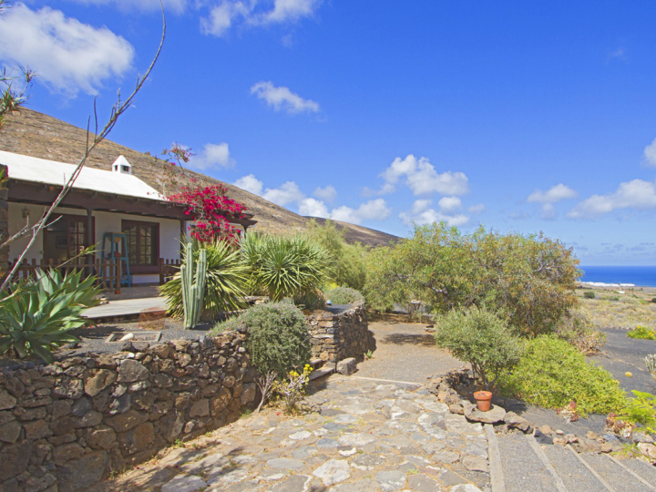 Landhaus mit Meerblick und beheiztem Pool — Ferienhaus