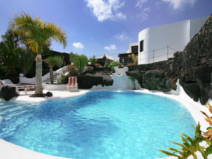 Villa mit Pool auf Lanzarote — Villa