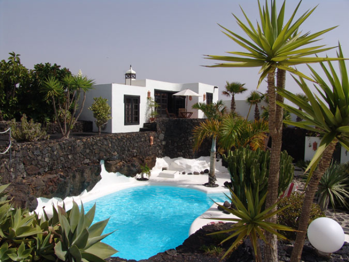 Kleines Ferienhaus mit Pool  — Ferienhaus