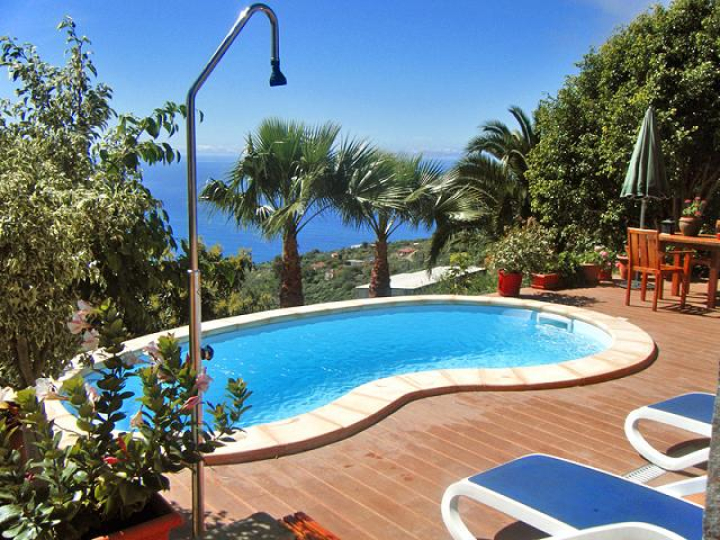 Ferienhaus mit Pool und Klimaanlage — Ferienhaus