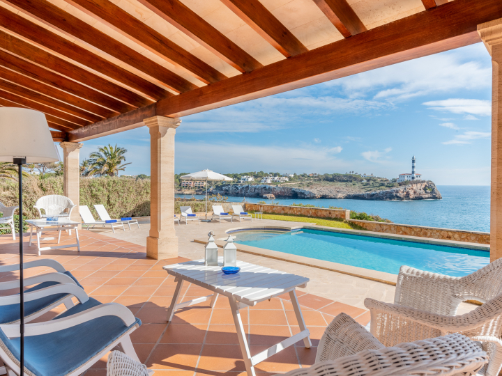 Pool, strandnah, Meerblick — Ferienhaus