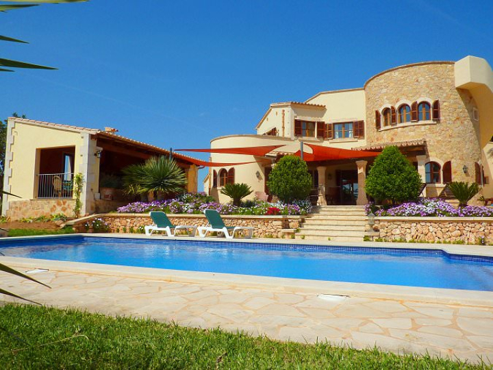 Villa mit Pool, Meerblick und Internet — Villa