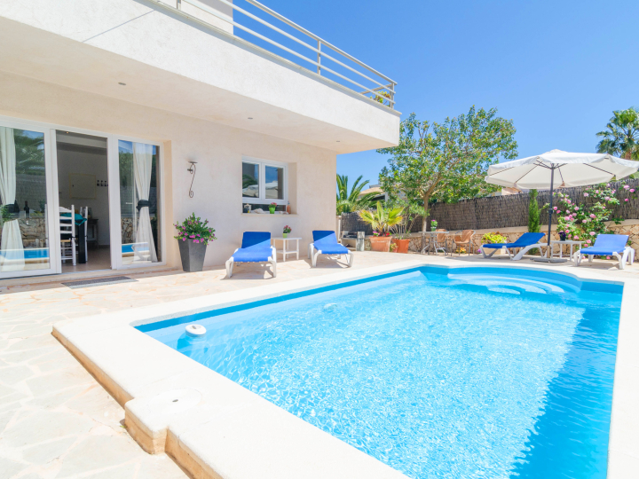 Pool, Klimaanlage, Internet — Ferienhaus