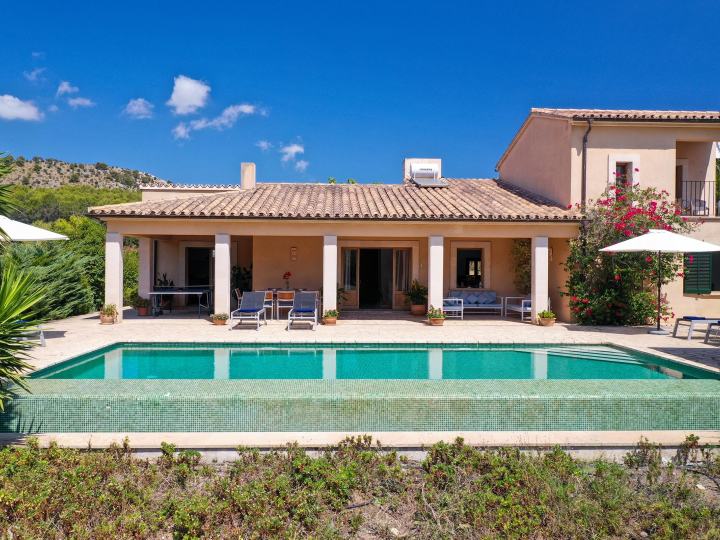 ruhige Lag, ortsnah, Pool — Ferienhaus