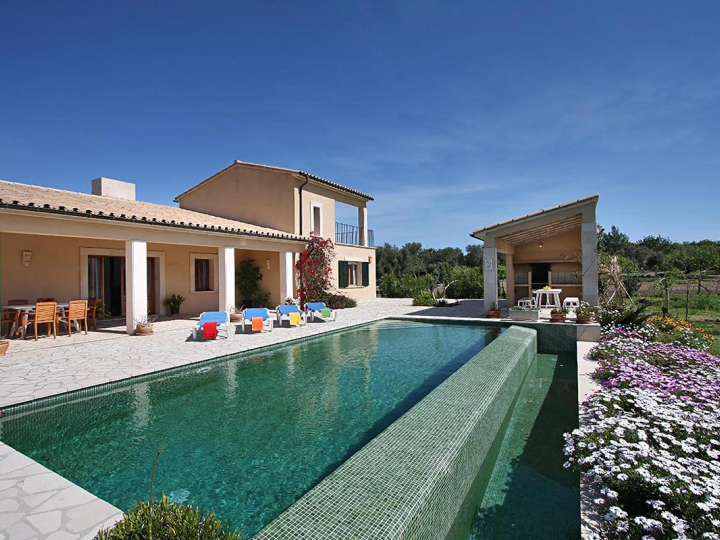 ruhige Lag, ortsnah, Pool — Ferienhaus
