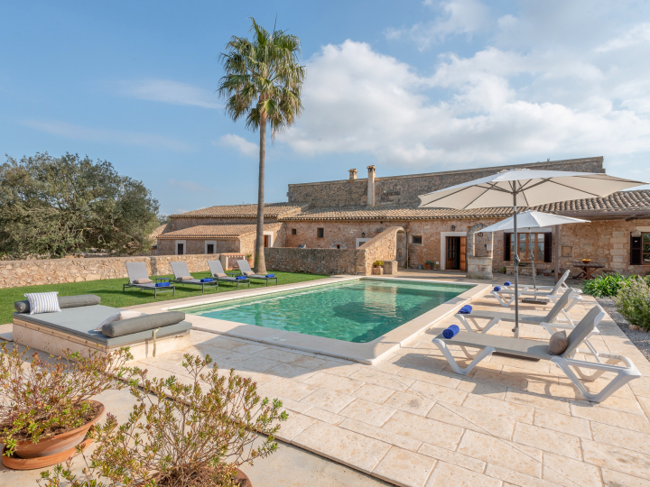 renoviert, in ruhiger Lage — Finca