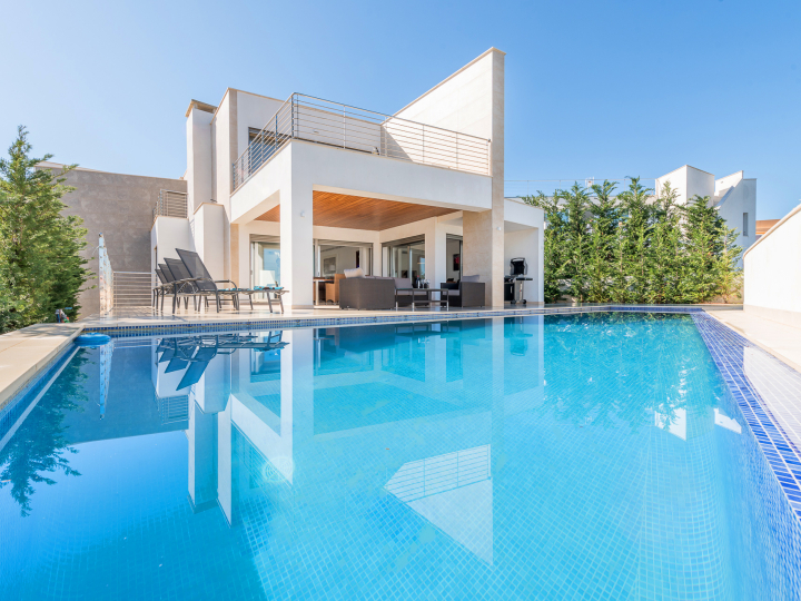 Pool, Klimaanlage, Internet — Villa