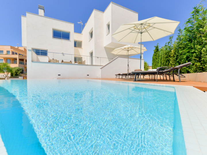 Pool, Klimaanlage, Internet — Villa