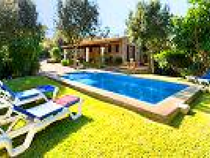 Finca mit Pool in einem Waldgebiet — Finca