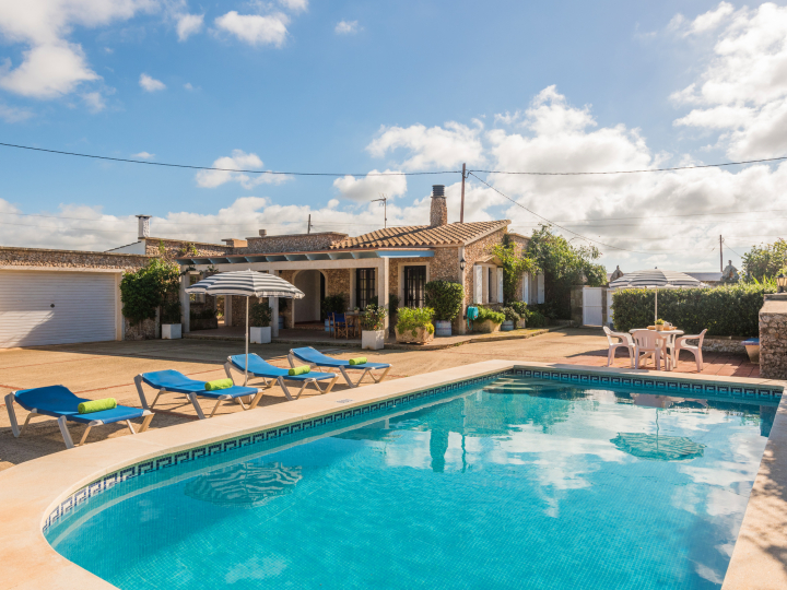 ländliches Wohngebiet - Pool — Finca