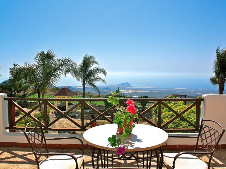 Wellness-Urlaub mit Pool und Meerblick — Ferienwohnung