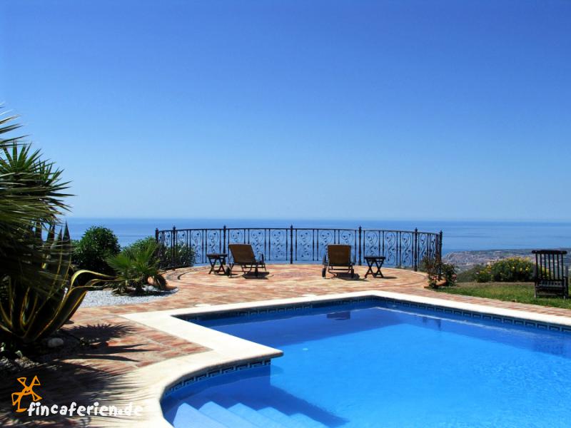 Ferienvilla in Alleinlage mit Pool und Meerblick bei Torre
