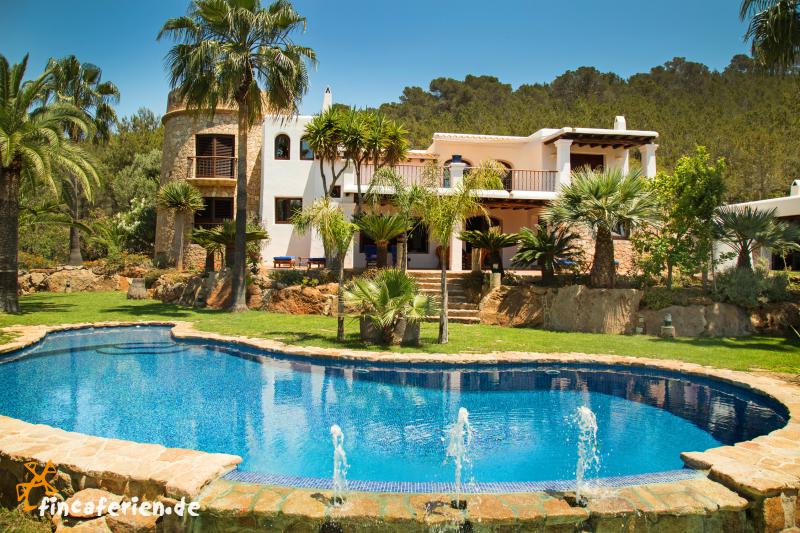 Ibiza, Santa Eulalia, Strandnahe Finca mit Pool und Klimaanlage