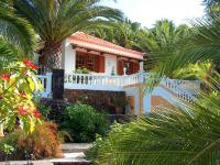 Gemütliche Ferienhäuser an der Westküste in tropischem Garten Gemütliche Ferienhäuser an der Westküste in tropischem Garten