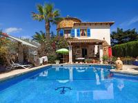 Strandnahes Ferienhaus mit Pool in Cala Santany Strandnahes Ferienhaus mit Pool in Cala Santany