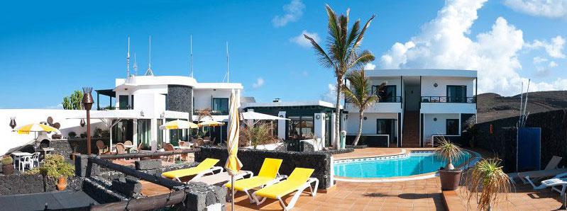 Kleines Hotel mit Pool und Meerblick auf Lanzarote