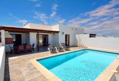 Strandnahes Ferienhaus mit Pool in Playa Blanca (Nr. 0895)