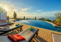 Exklusive Villa mit Pool und fantastischem Meerblick (Nr. 0802)