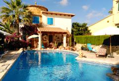 Strandnahes Ferienhaus mit Pool in Cala Santany (Nr. 0201)