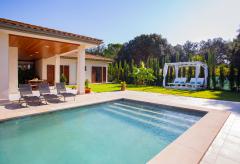 Modernes, privates Ferienhaus mit Pool und Klimaanlage (Nr. 0640)