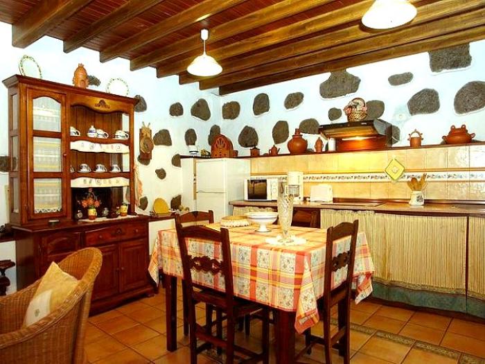 Kanarisches Ferienhaus für 4 Personen mit gepflegtem Garten im grünen