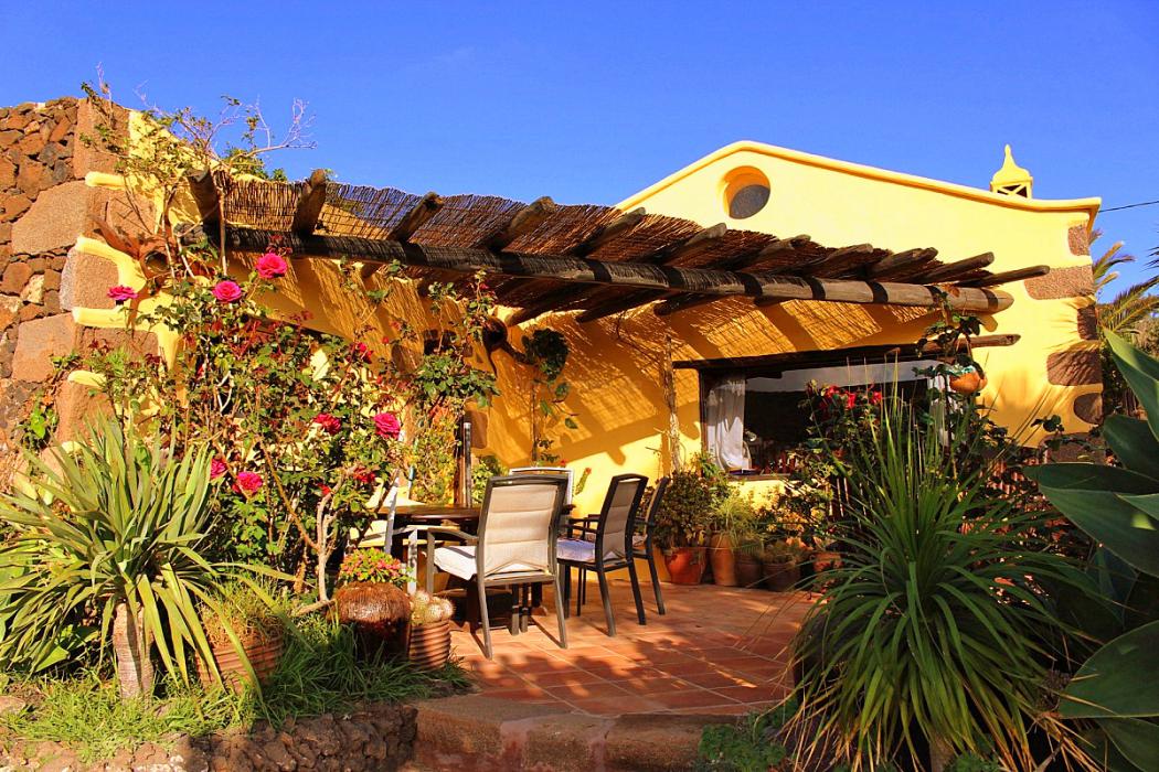 Lanzarote Finca mit Pool und tollem Meerblick (Finca 8503) | fincaferien.de