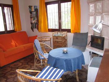 Sofa, Sitzecke und Kachelofen Sofa, Sitzecke und Kachelofen