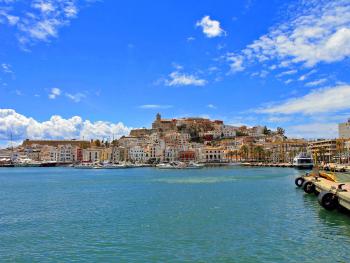 Eivissa - Blick auf Hafen und Altstadt