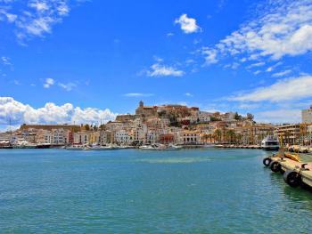 Eivissa - Blick auf Hafen und Altstadt