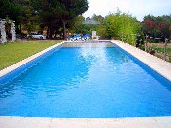 Ferienhaus mit Pool und großem Garten